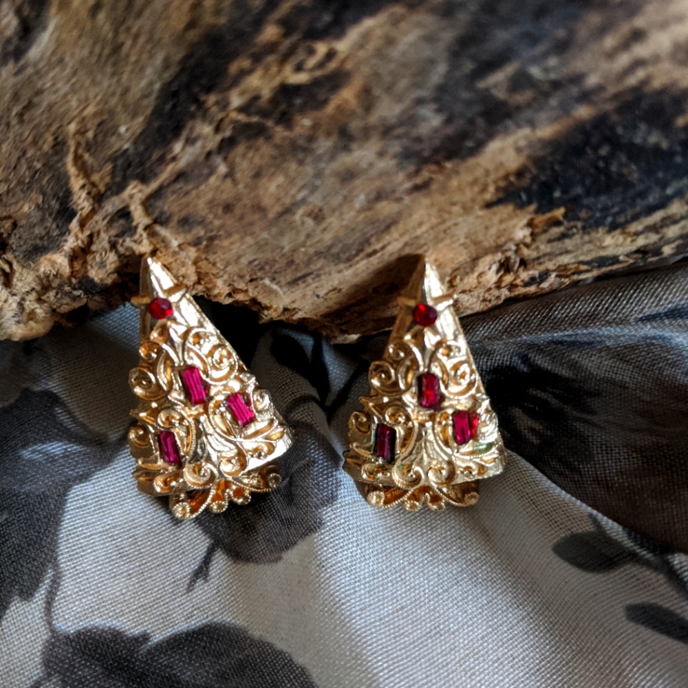 Vintage Mylu clip earrings